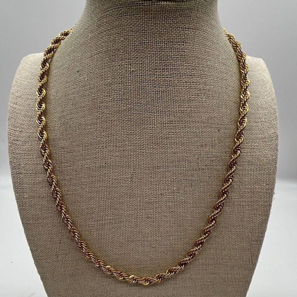Trifari Gold Tone Spiral Chain Necklace Quiet Luxury Old Money 17.5" Vintage
